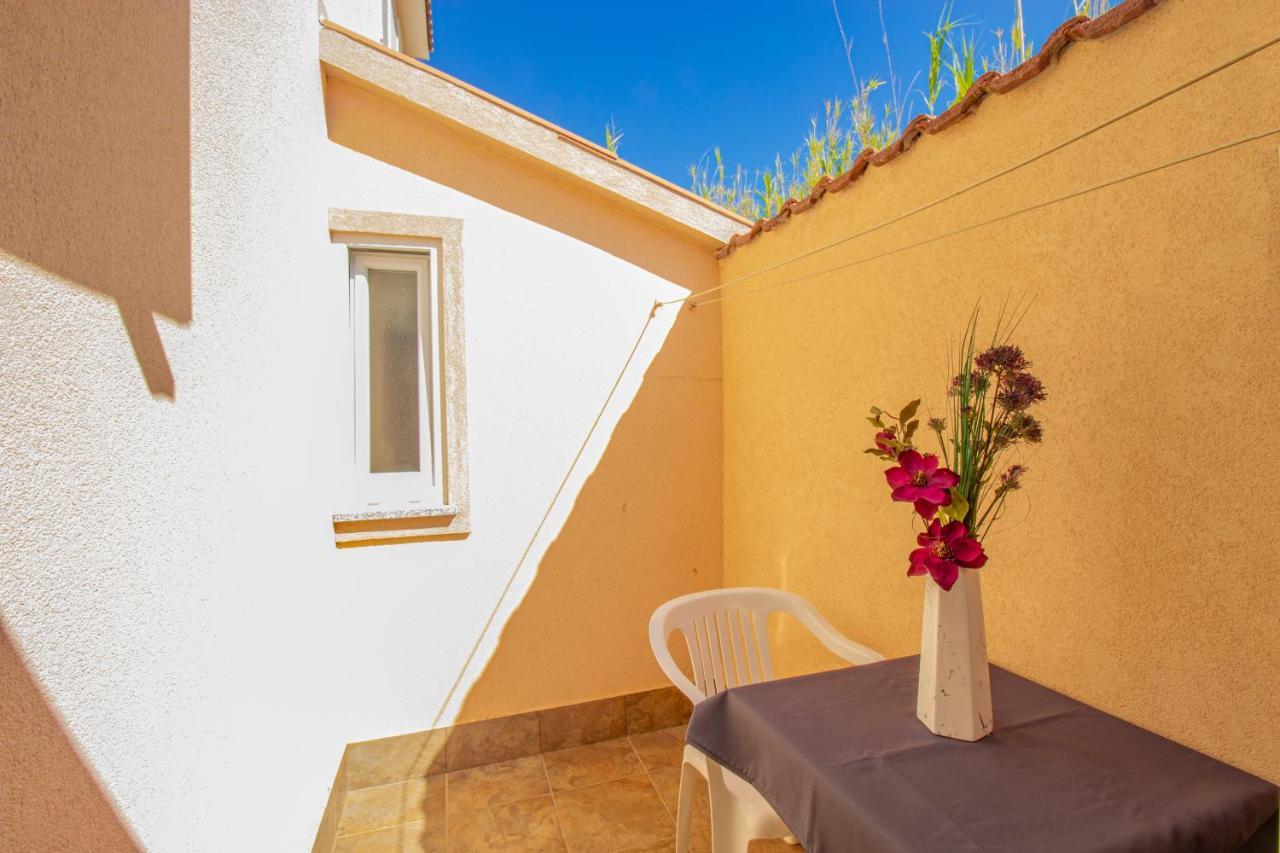 Apartamento Galapagus Privat Beach & Boat Dock Metajna Exterior foto