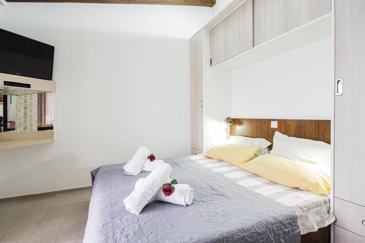 Apartamento Galapagus Privat Beach & Boat Dock Metajna Exterior foto