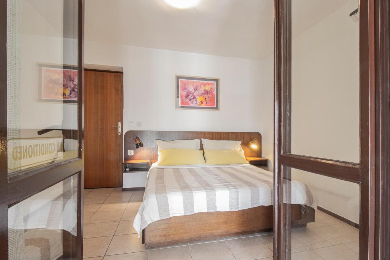 Apartamento Galapagus Privat Beach & Boat Dock Metajna Exterior foto